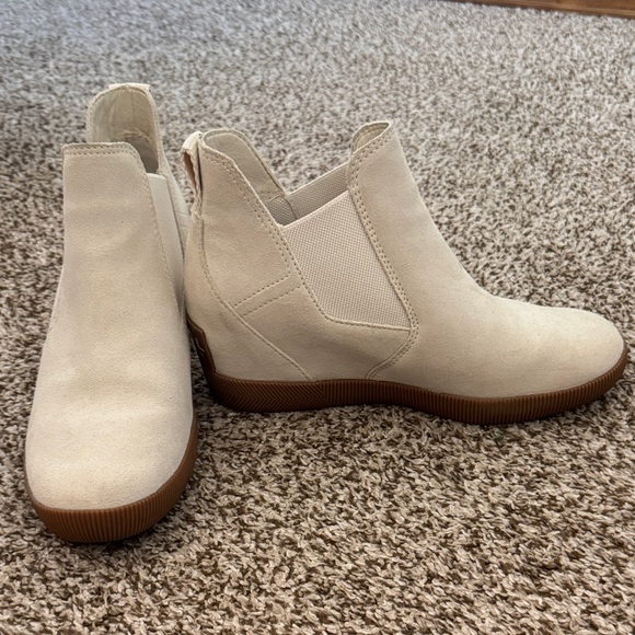 Sorel Cream Ankle Boots - Picture 1 of 2